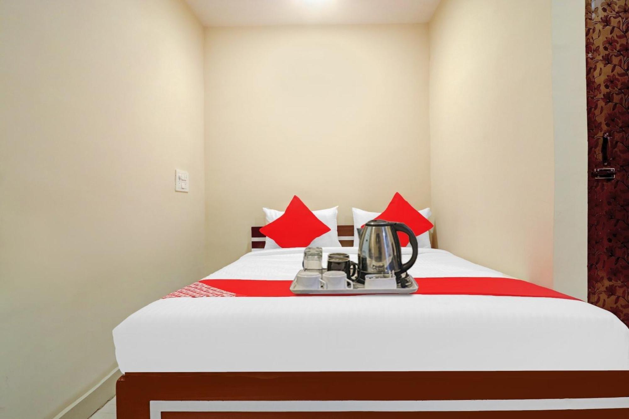 Hotel O Aayush Stay Inn Haiderabad Buitenkant foto
