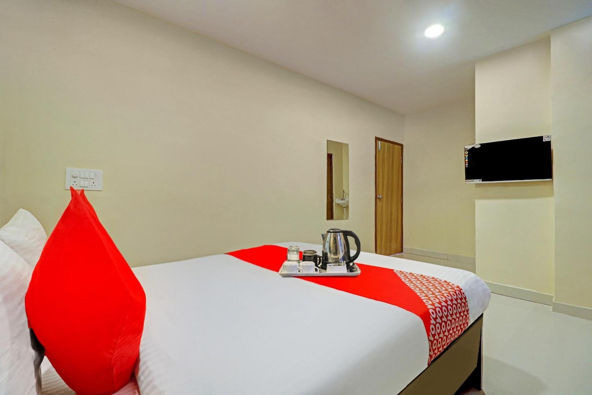 Hotel O Aayush Stay Inn Haiderabad Buitenkant foto