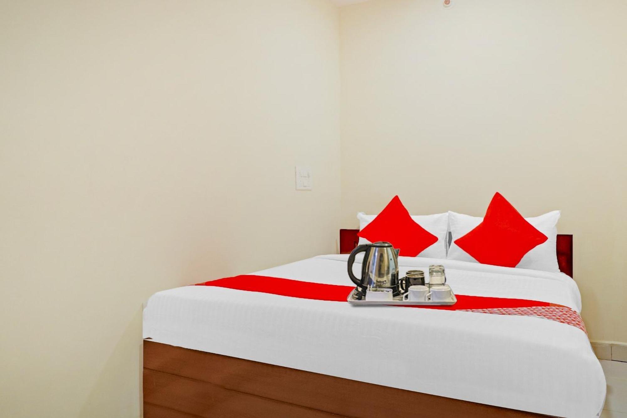 Hotel O Aayush Stay Inn Haiderabad Buitenkant foto