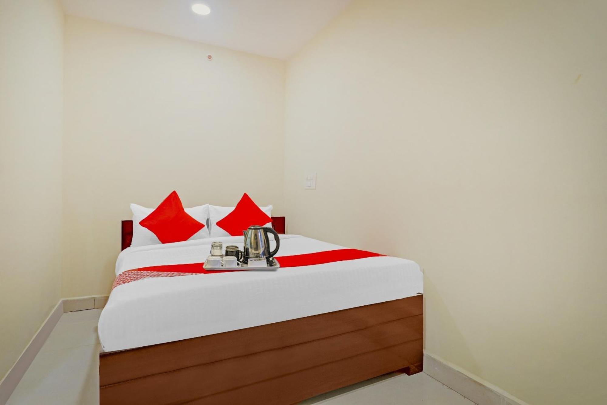Hotel O Aayush Stay Inn Haiderabad Buitenkant foto