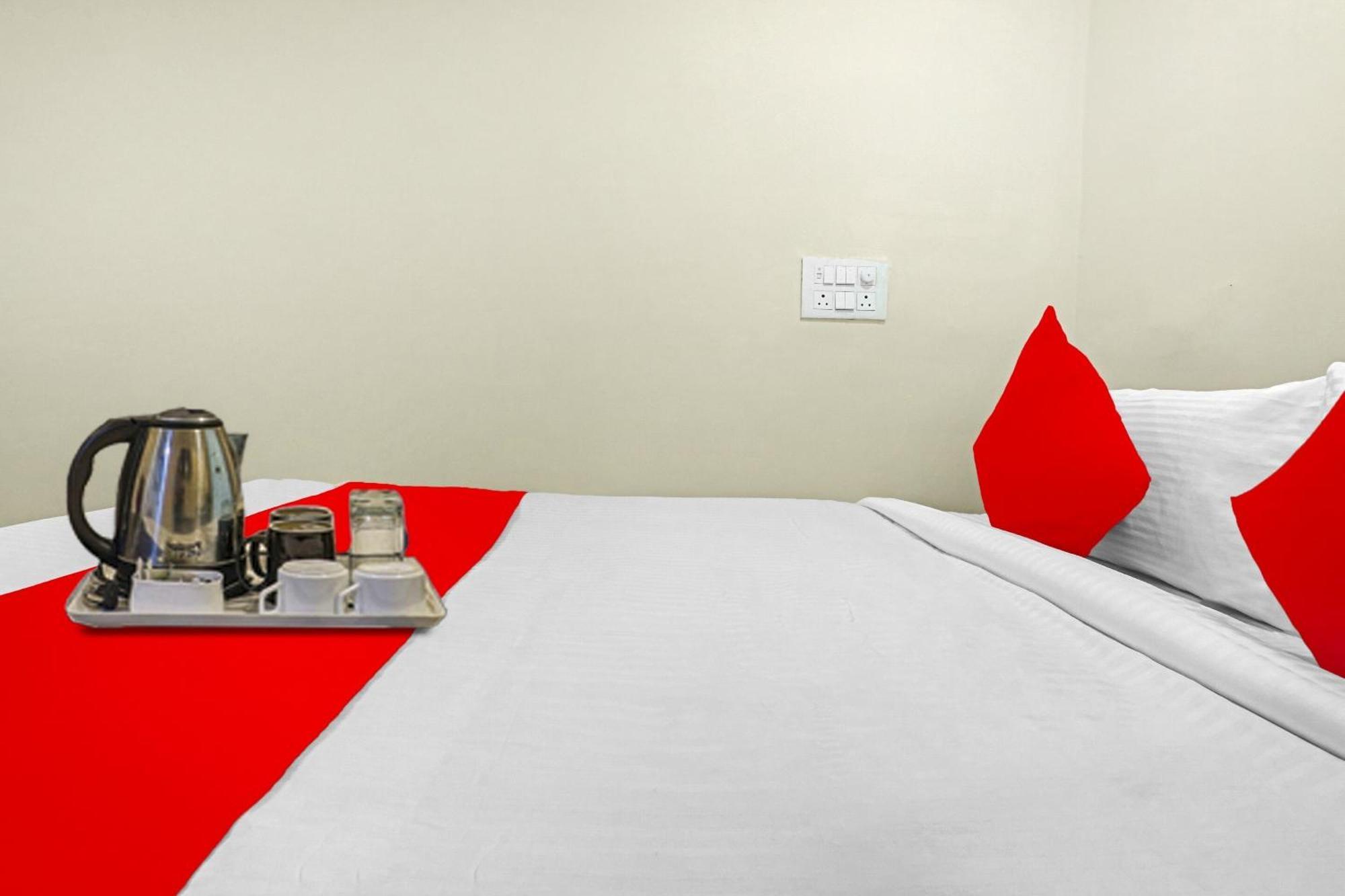 Hotel O Aayush Stay Inn Haiderabad Buitenkant foto